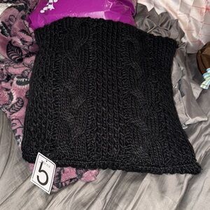 Style 5 Brand Black Neck Warmer (NWT)